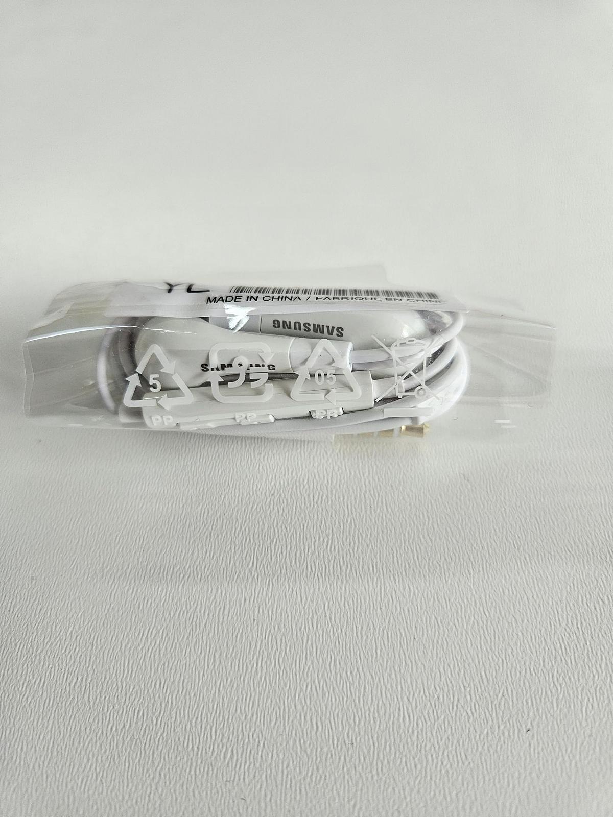 Універсальні навушники Samsung EHS64 для Galaxy S3/S4/S5/S6/S6 Mini/Edge 3,5 Jack з мікрофоном і дистанційним управлінням білий, фото №5 Універсальні навушники Samsung EHS64 для Galaxy S3/S4/S5/S6/S6 Mini/Edge 3,5 Jack з мікрофоном і дистанційним управлінням білий, фото №5