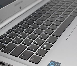 Ноутбук 15.6" Medion Lenovo Group Akoya S6445 Intel Core i7-1165G7 RAM 16 ГБ SSD 1 ТБ Win10 Металевий корпус 1679 synthetic.ua - Фото 1