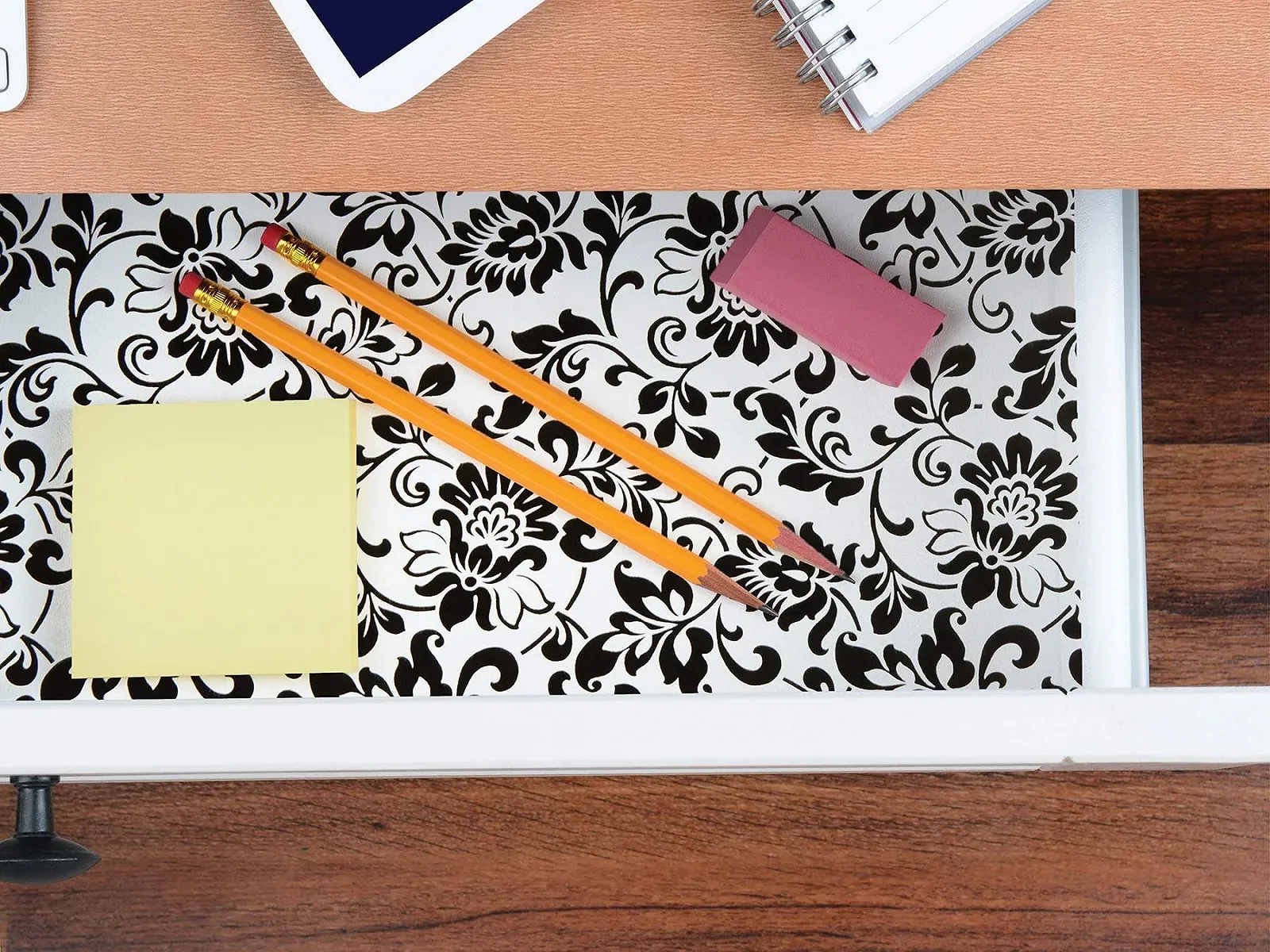 Плівка самоклейна Fablon Heritage Black & White 45 см x 2 м рулон, фото №4 Плівка самоклейна Fablon Heritage Black & White 45 см x 2 м рулон, фото №4