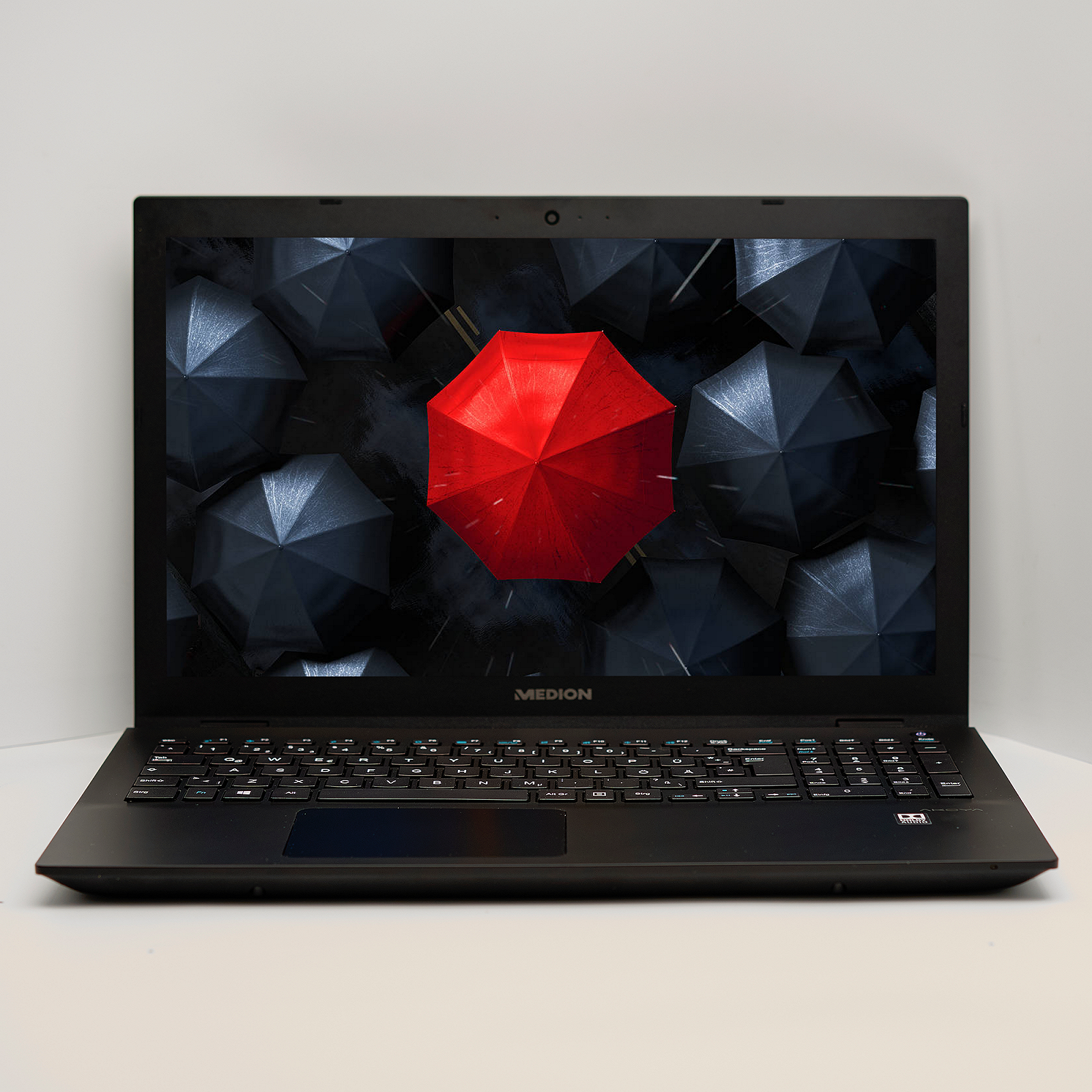 Ноутбук 15.6'' Medion (Lenovo Group) Akoya E6440 | Intel Core i7-8550U | IPS (1920x1080) FullHD | RAM 8 ГБ | SSD 128 ГБ + HDD 1 ТБ | Nvidia GeForce MX150 | Win10 (4915), фото №1