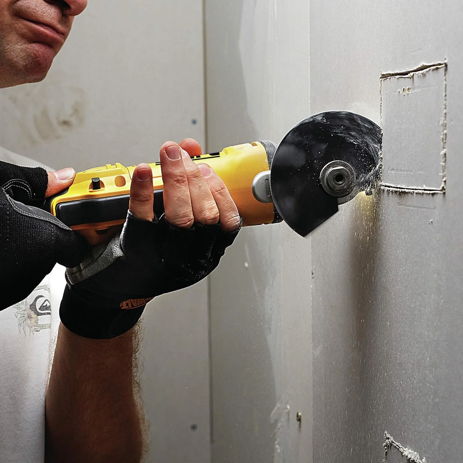 Реноватор DEWALT DWE315KT / 300 Вт / 22000 об/мин / Quick-Change / 1,6° / Черный-Желтый, фото №9 Реноватор DEWALT DWE315KT / 300 Вт / 22000 об/мин / Quick-Change / 1,6° / Черный-Желтый, фото №9