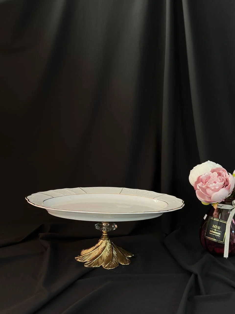 Блюдо на золотій ніжці пелюстка 34х22 см порцеляна, фото №3 Блюдо на золотій ніжці пелюстка 34х22 см порцеляна, фото №3