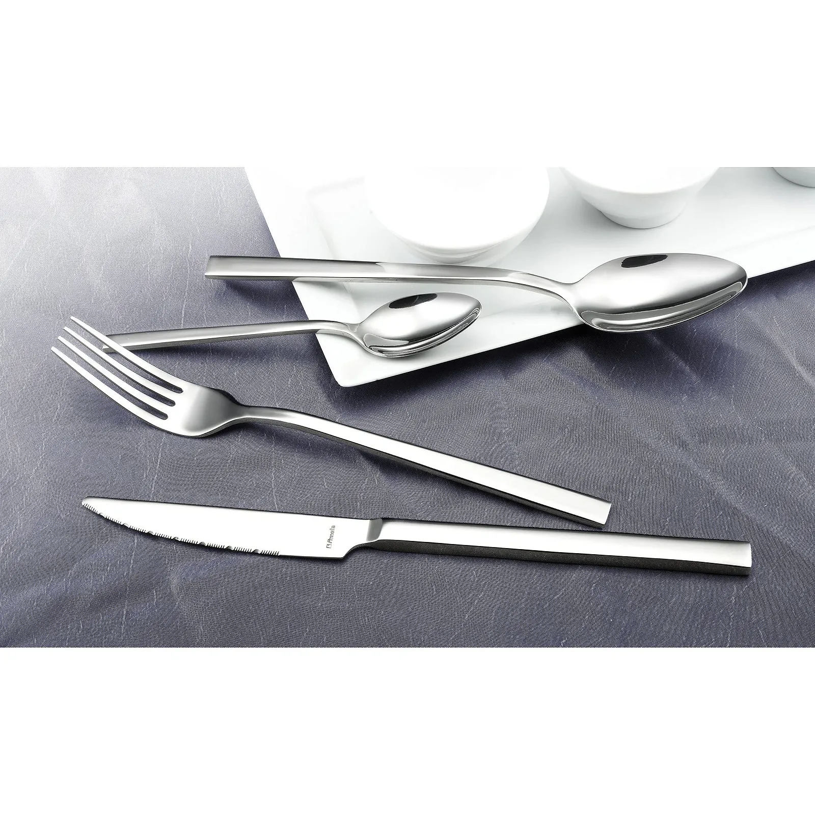 Набір столових приборів Amefa Figure, нержавіюча сталь, прямий, елегантний, ніж з мікро-зубчастим лезом, 24 шт., фото №5 Набір столових приборів Amefa Figure, нержавіюча сталь, прямий, елегантний, ніж з мікро-зубчастим лезом, 24 шт., фото №5