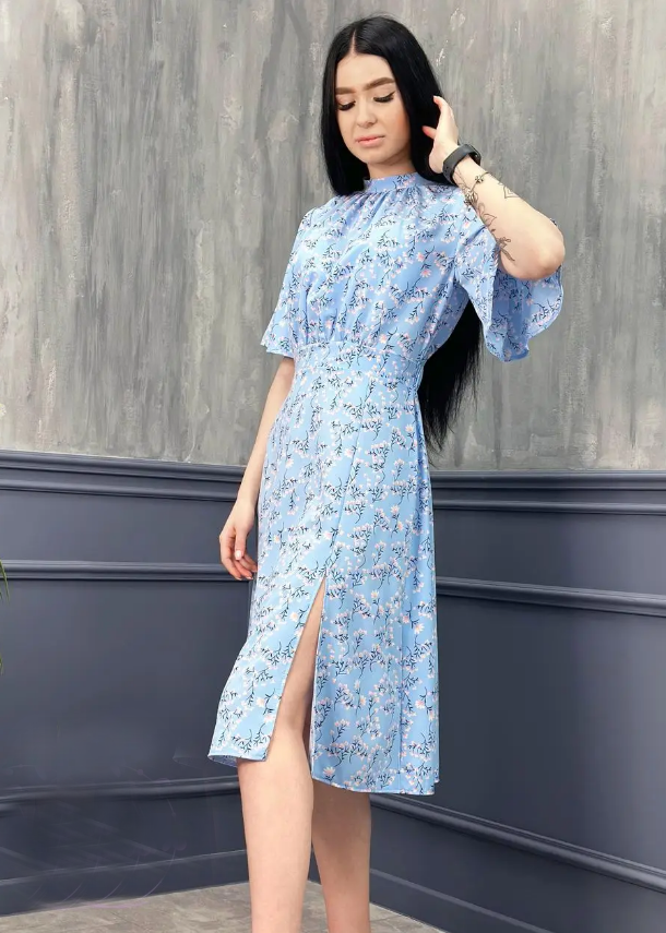 Женское летнее платье миди с разрезом в цветочный принт GF509334 размер 42/44, цвет голубой, фото №2