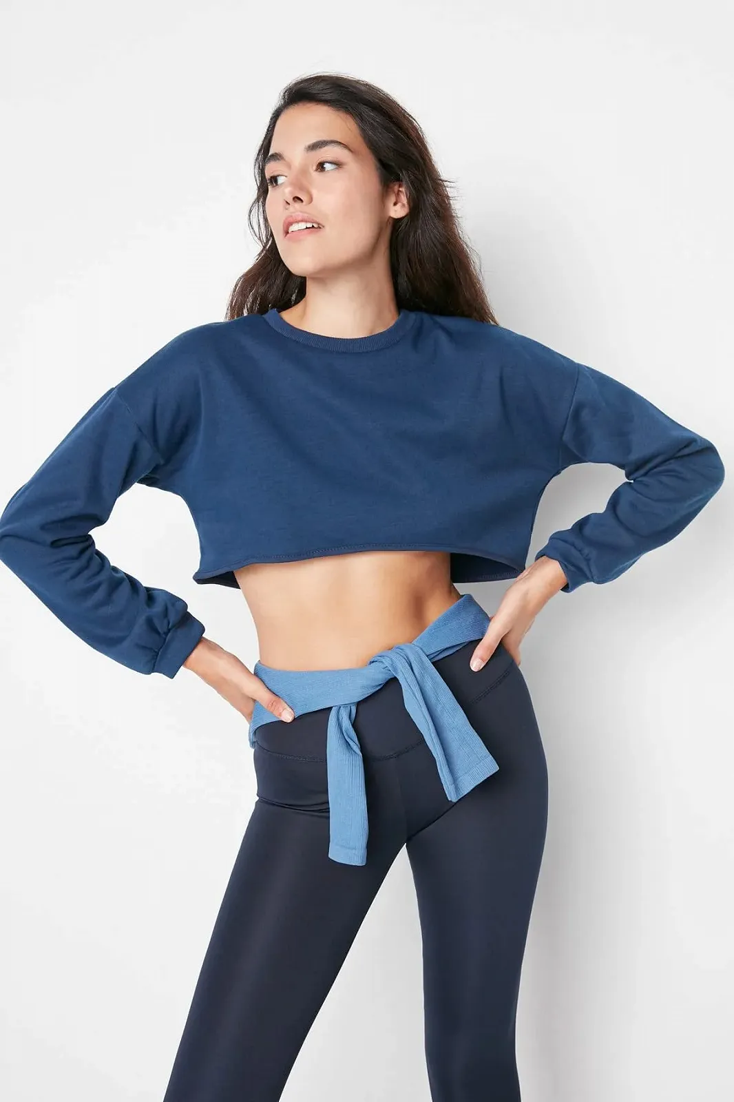 Толстовка TRENDYOL однотонная с круглым вырезом, фото №3 Толстовка TRENDYOL однотонная с круглым вырезом, фото №3