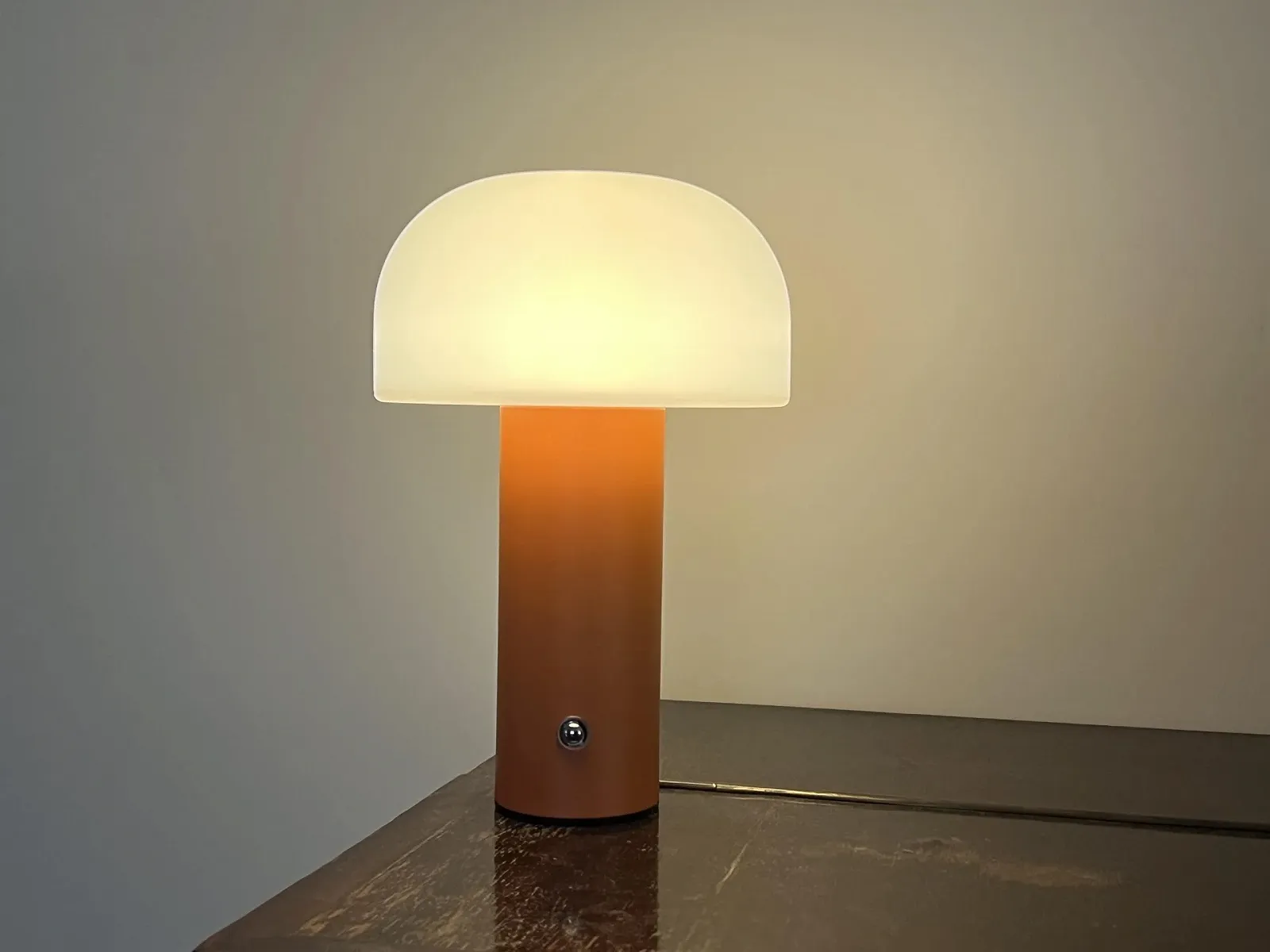 Настільна лампа LED Pilz акумуляторна бездротова димована 3 кольори світла USB-C IP54 Помаранчева, фото №4