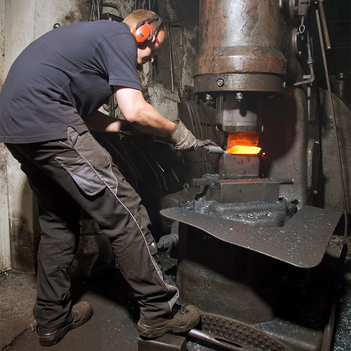 Лопата совковая Krump Вузький кований з довгою ручкою Дерево (ясен) 14 см, фото №8