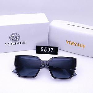 Жіночі сонцезахисні окуляри сірі Versace для відпочинку - Фото 1
