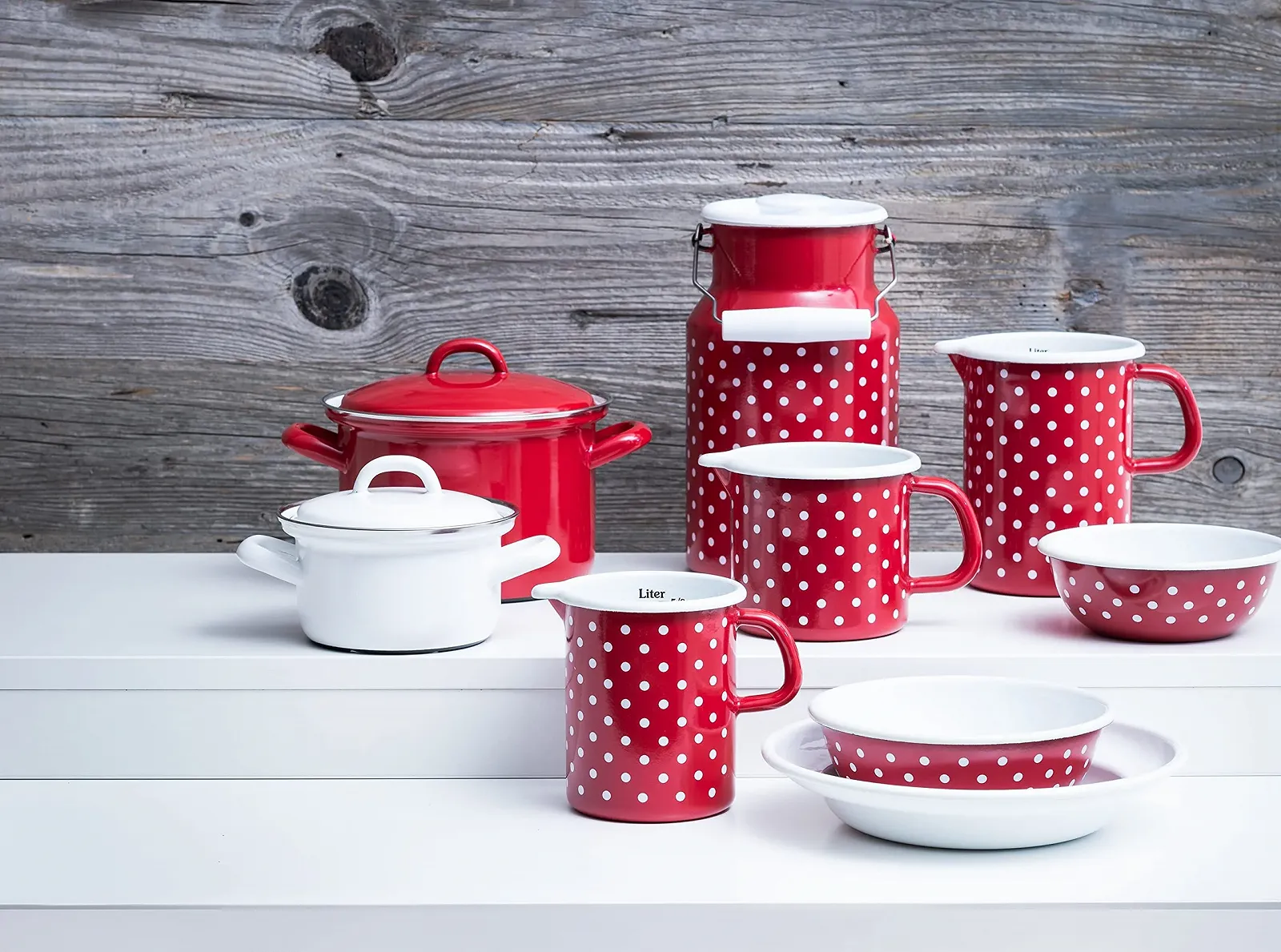 Кастрюля Riess COUNTRY 0126-077 С крышкой, Эмалированная, Диаметр 12 см, Высота 7.3 см, 0.5 л, Индукция Красная в горошек, фото №2