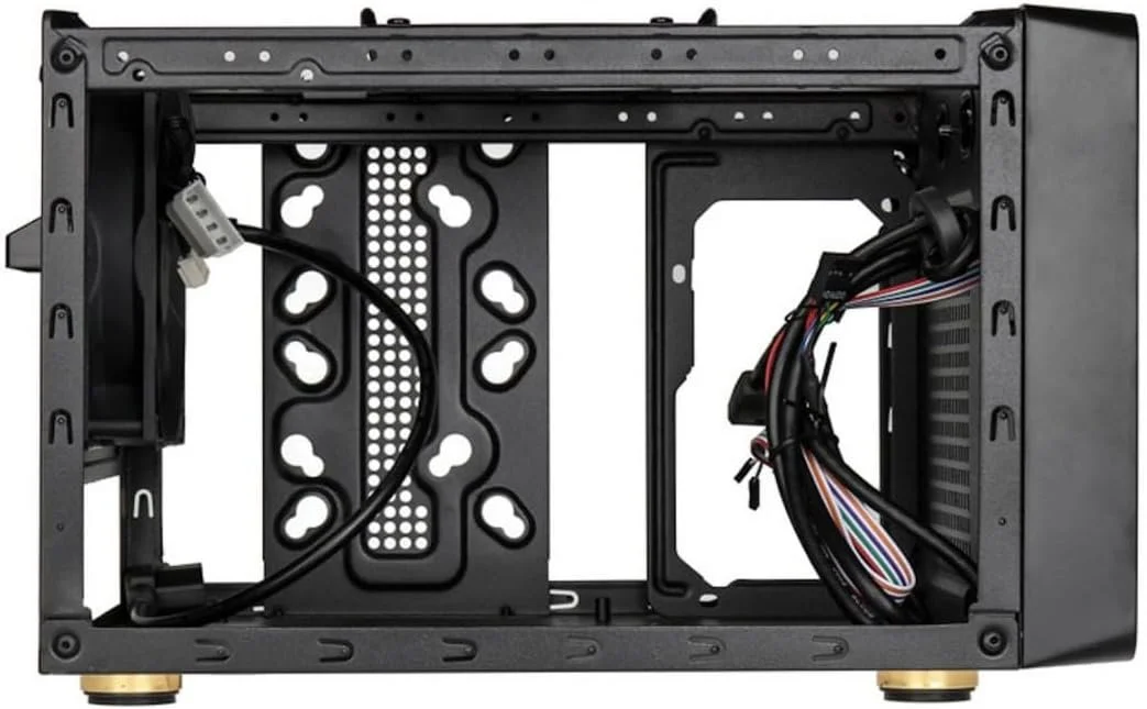 Корпус Kolink Satellite / без БЖ / Mini-ITX / Micro-ATX / 1x120мм / USB 3.0 / Чорний, фото №5 Корпус Kolink Satellite / без БЖ / Mini-ITX / Micro-ATX / 1x120мм / USB 3.0 / Чорний, фото №5