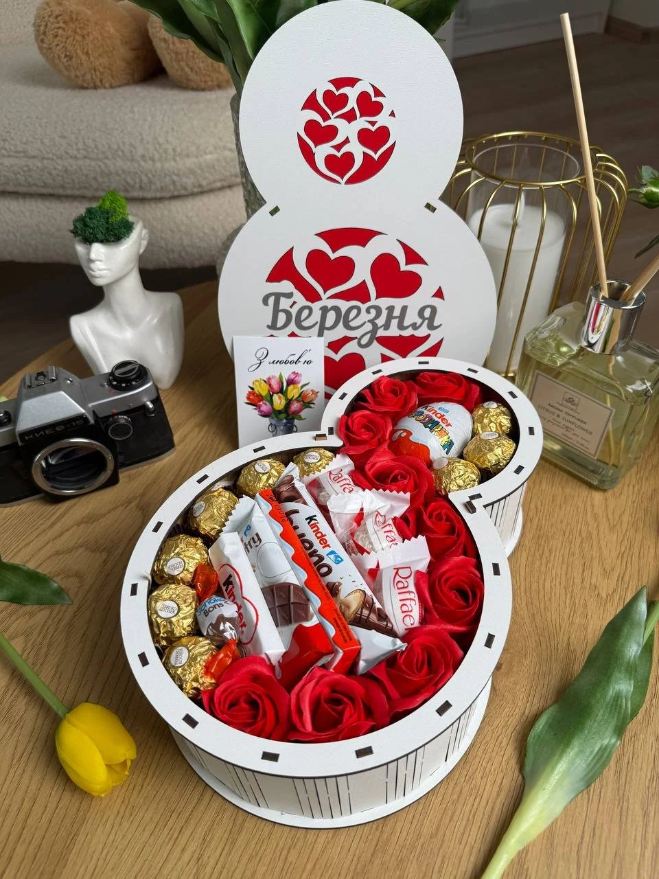 Подарунковий бокс на 8 березня з цукерками, фото №4