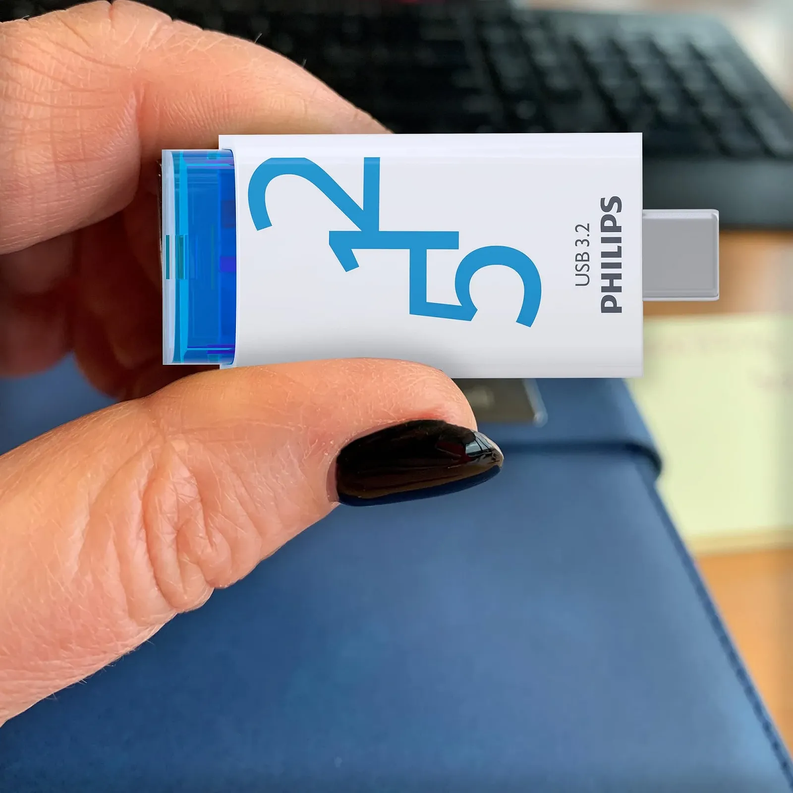 USB-флеш-накопичувач Philips Click Edition 512GB USB-C USB 3.2 Gen 1 White/Blue, фото №9 USB-флеш-накопичувач Philips Click Edition 512GB USB-C USB 3.2 Gen 1 White/Blue, фото №9