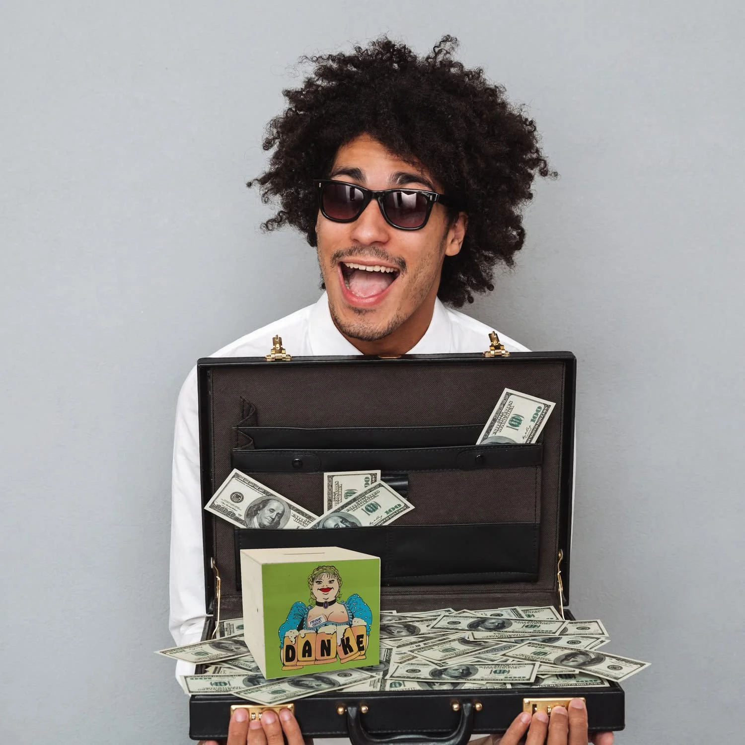 Скарбничка для чайових дерев'яна Офіціантка з пивними кружками, фото №5