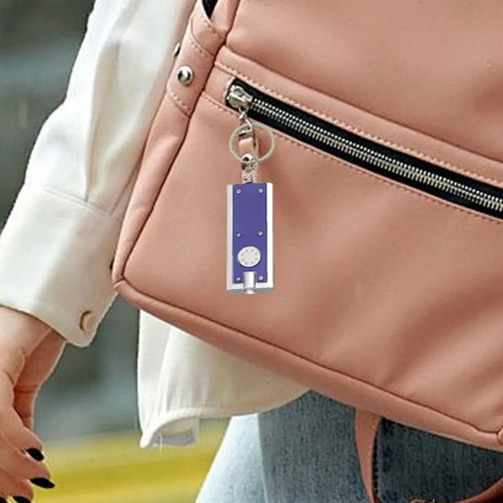 LED Фонарик на батарейках компактный и легкий, фото №3 LED Фонарик на батарейках компактный и легкий, фото №3