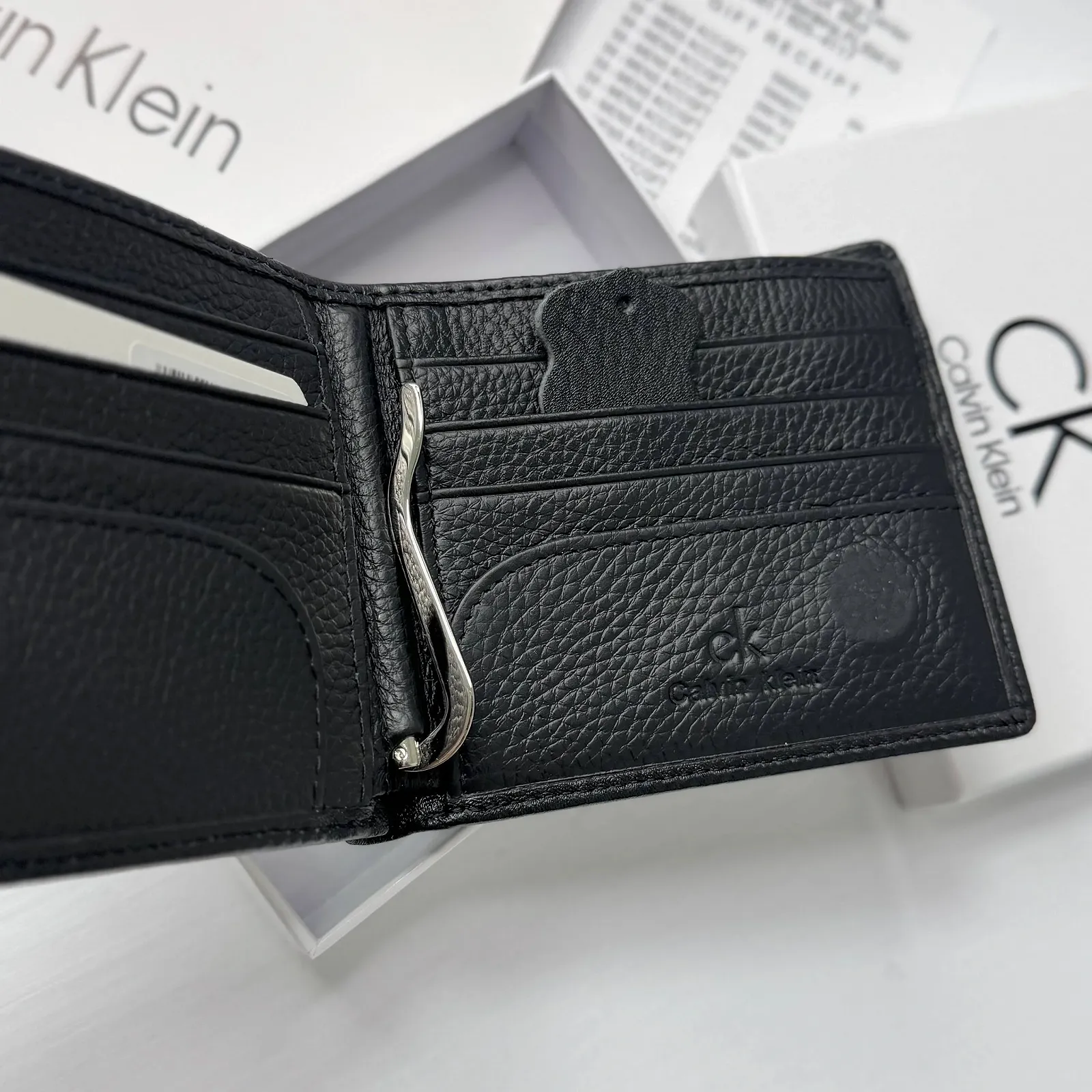 Чоловічий гаманець на магніті шкіряний брендовий Calvin Klein у подарунковій упаковці, фото №3 Чоловічий гаманець на магніті шкіряний брендовий Calvin Klein у подарунковій упаковці, фото №3
