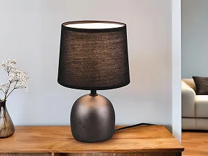 Настільна лампа мала з керамічною основою срібляста тканинний плафон чорна висота 26 см synthetic.ua - Фото 1