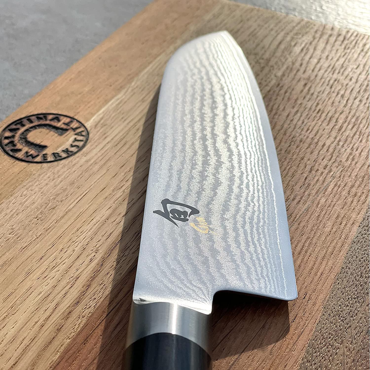 Набір ножів Kai Shun Classic DMS-230: Універсальний ніж DM-0701, 15 см + Santoku DM-0702, 18 см + Дерев'яна дошка 30 x 18 см, фото №2