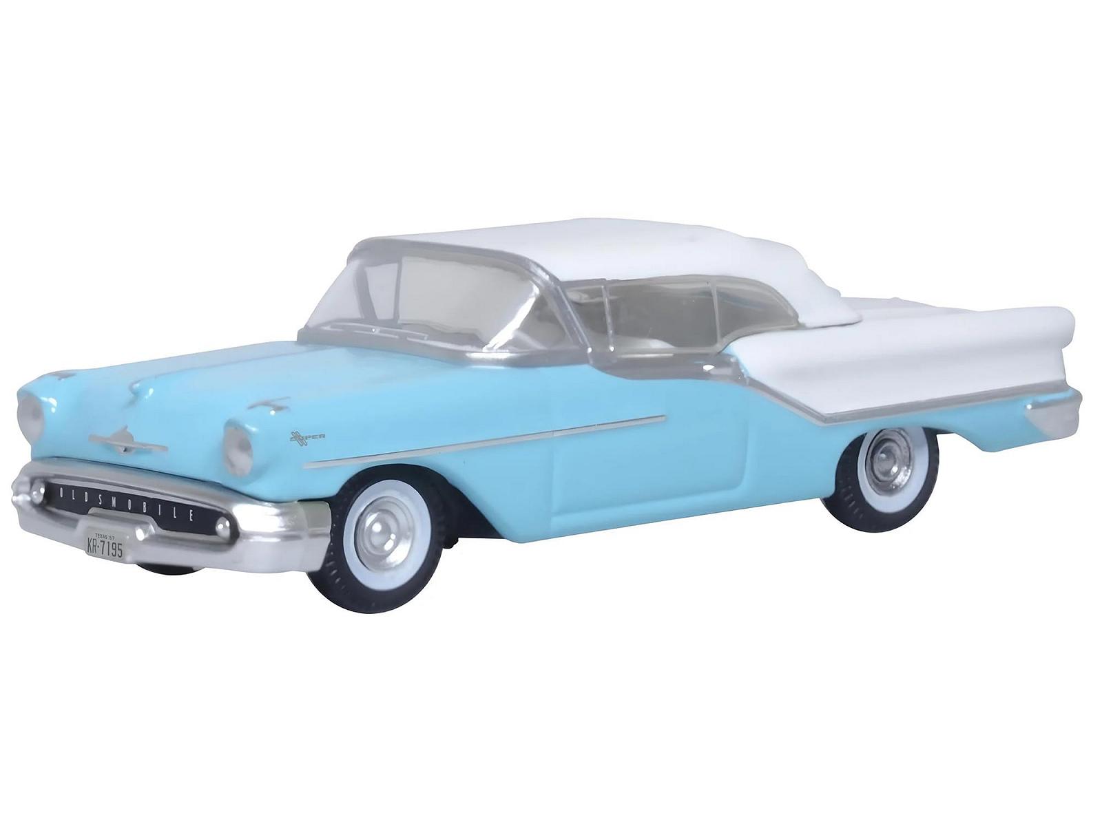 Модель автомобіля Oxford Diecast 1957 88 Convertible Banff Blue та Alcan White з білим (Масштаб 1/87) 87OC57002, фото №1