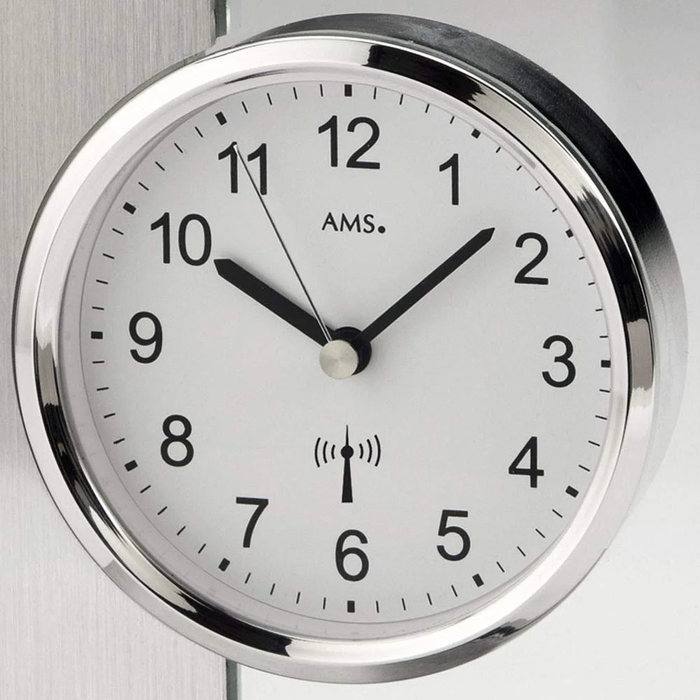 Радіокерований настільний годинник Сріблястий металевий корпус, фото №2 Радіокерований настільний годинник Сріблястий металевий корпус, фото №2