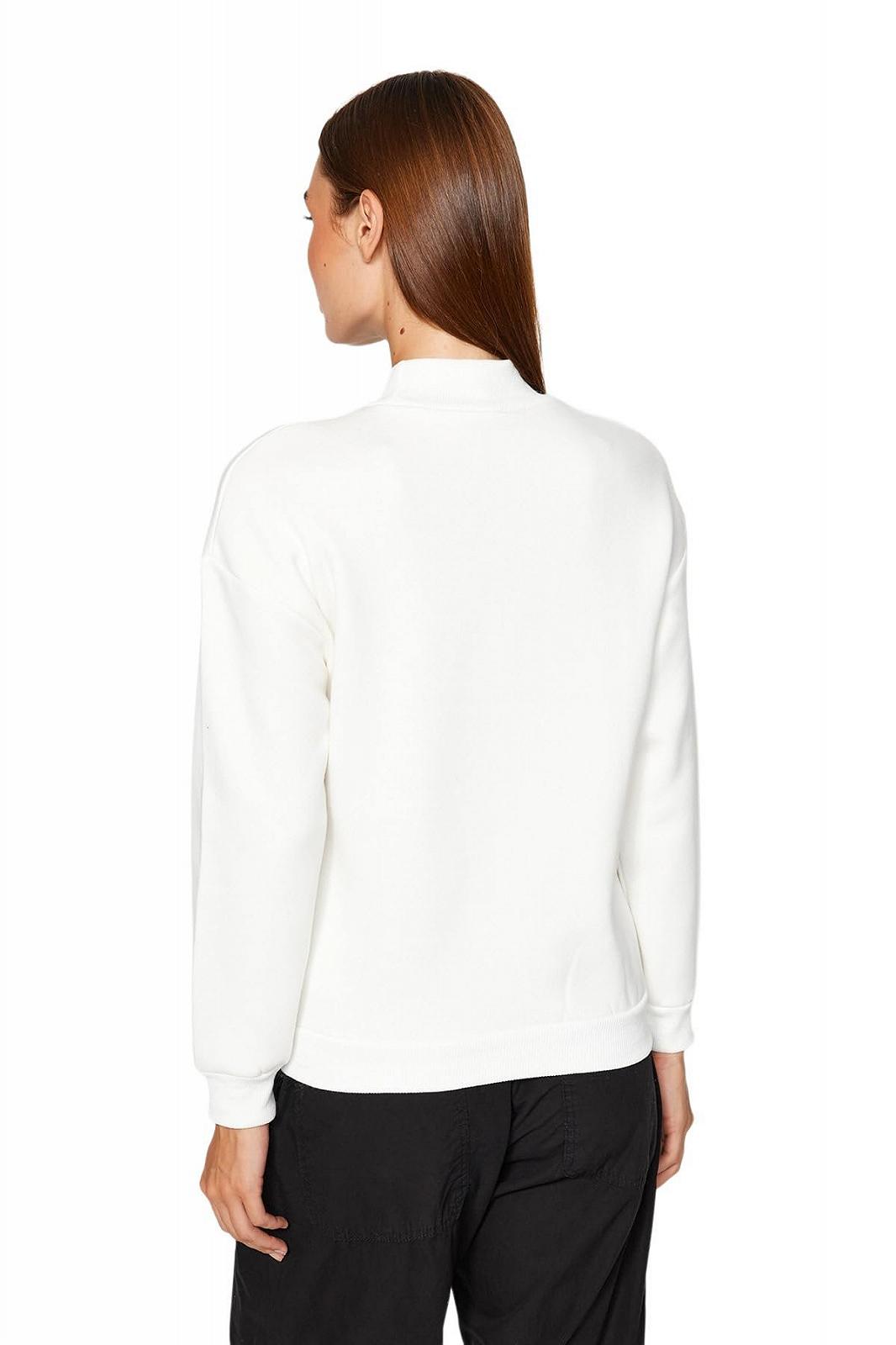 Свитшот TRENDYOL С Высоким Вырезом и Слоганом, фото №6 Свитшот TRENDYOL С Высоким Вырезом и Слоганом, фото №6