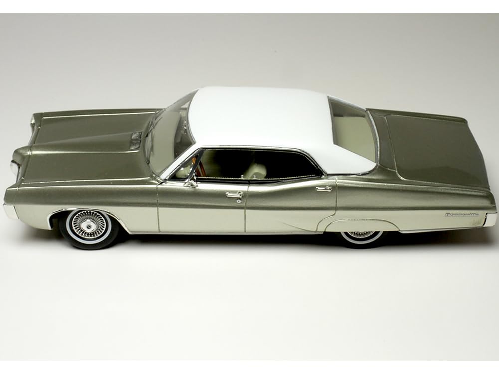 Модель автомобіля Goldvarg Collection GC-059B 1967 Bonneville 1/43 Шампанське золото металік з білим дахом Обмежена серія на 200 шт у світі, фото №2