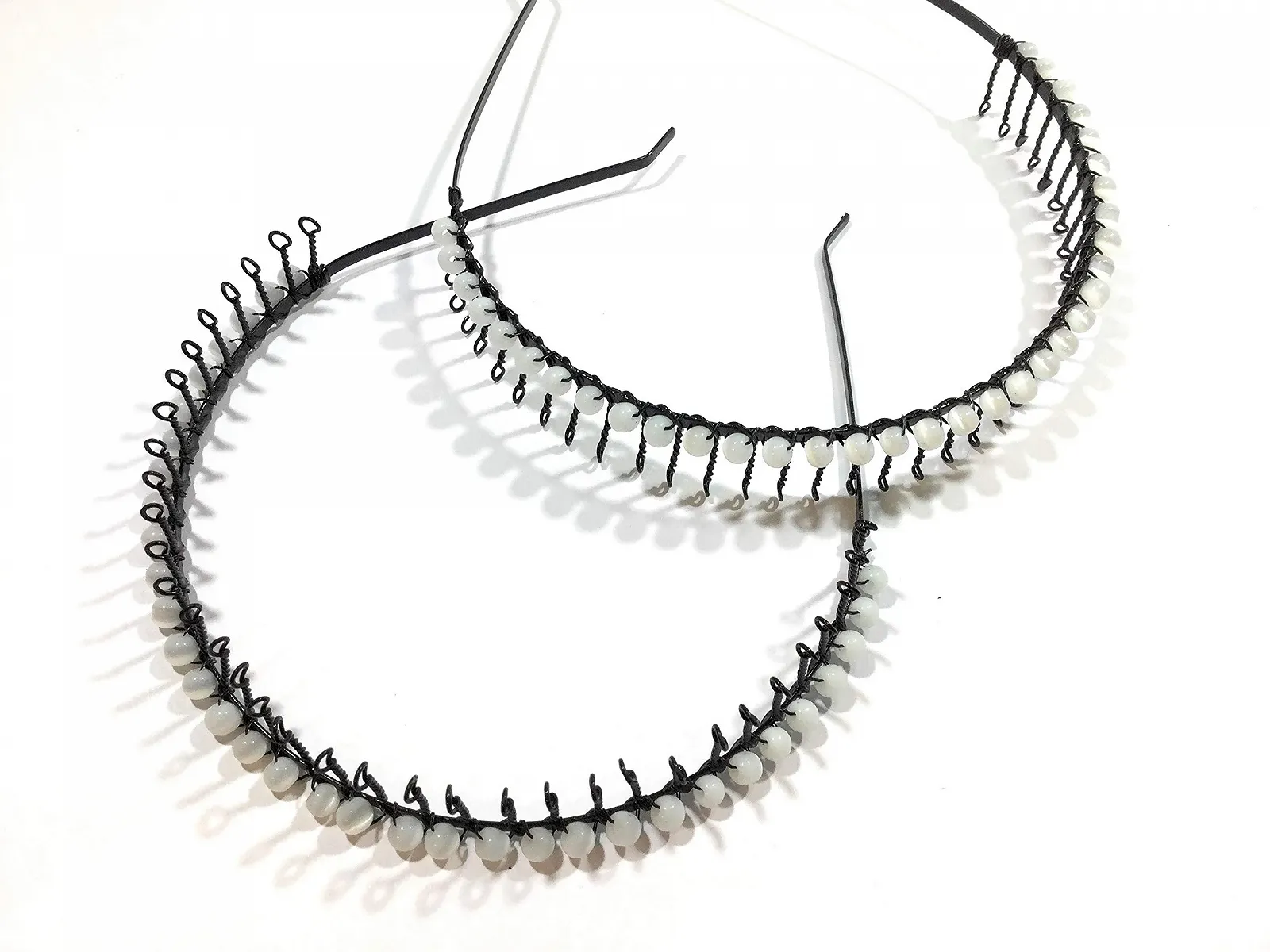 Обруч для волосся Метал із закрученими зубцями з аплікацією у вигляді кульок Білий, фото №1 Обруч для волосся Метал із закрученими зубцями з аплікацією у вигляді кульок Білий, фото №1