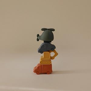 Игрушка для ванны Mushie Силиконовые транспортные средства, набор 4 шт (вертолетов, автомобиль, грузовик и экскаватор) synthetic.ua - Фото 1