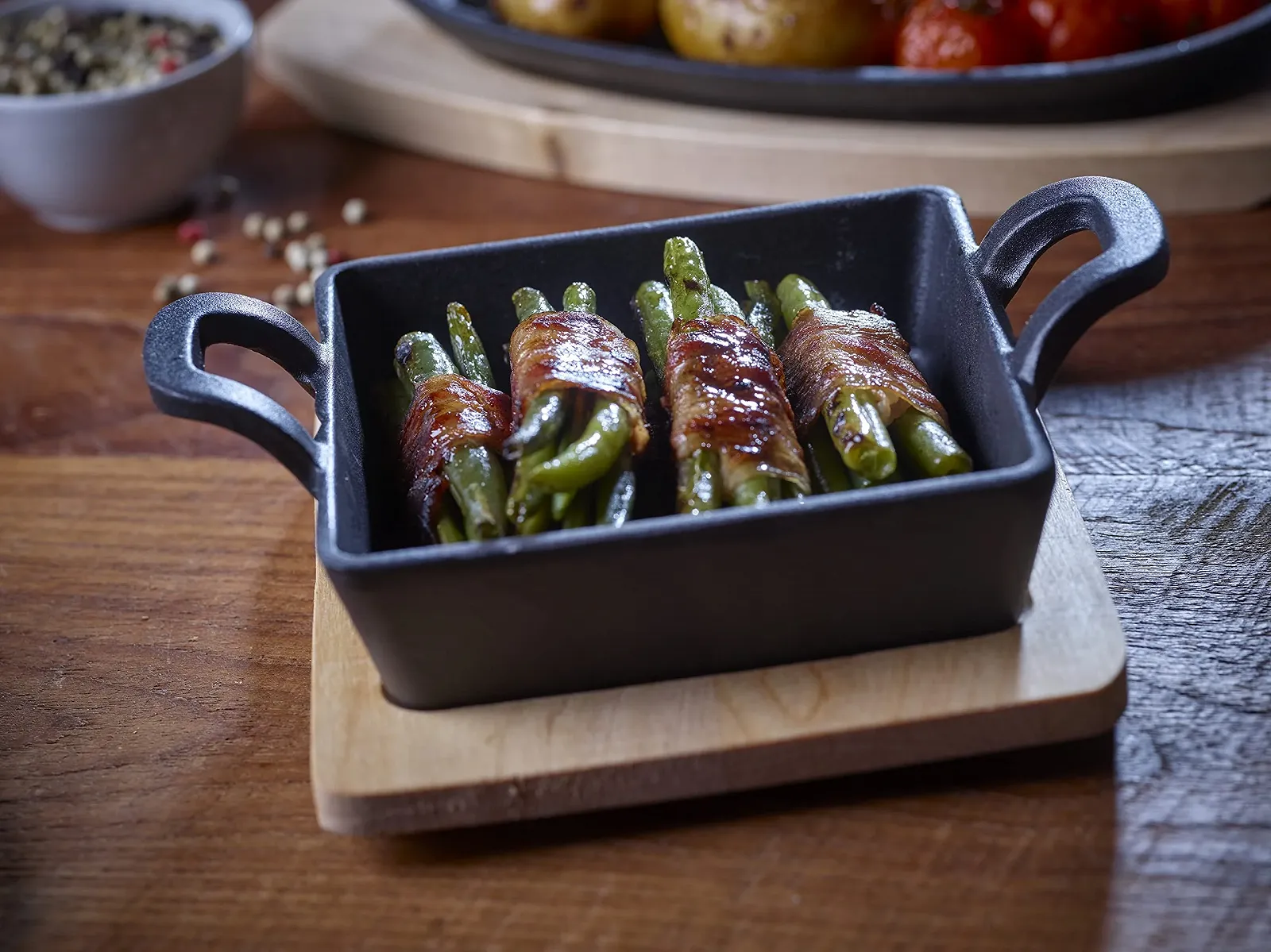 Миска для подачи ECHTWERK чугунная квадратная форма для запекания с сервировочной доской 12,6 см, фото №5