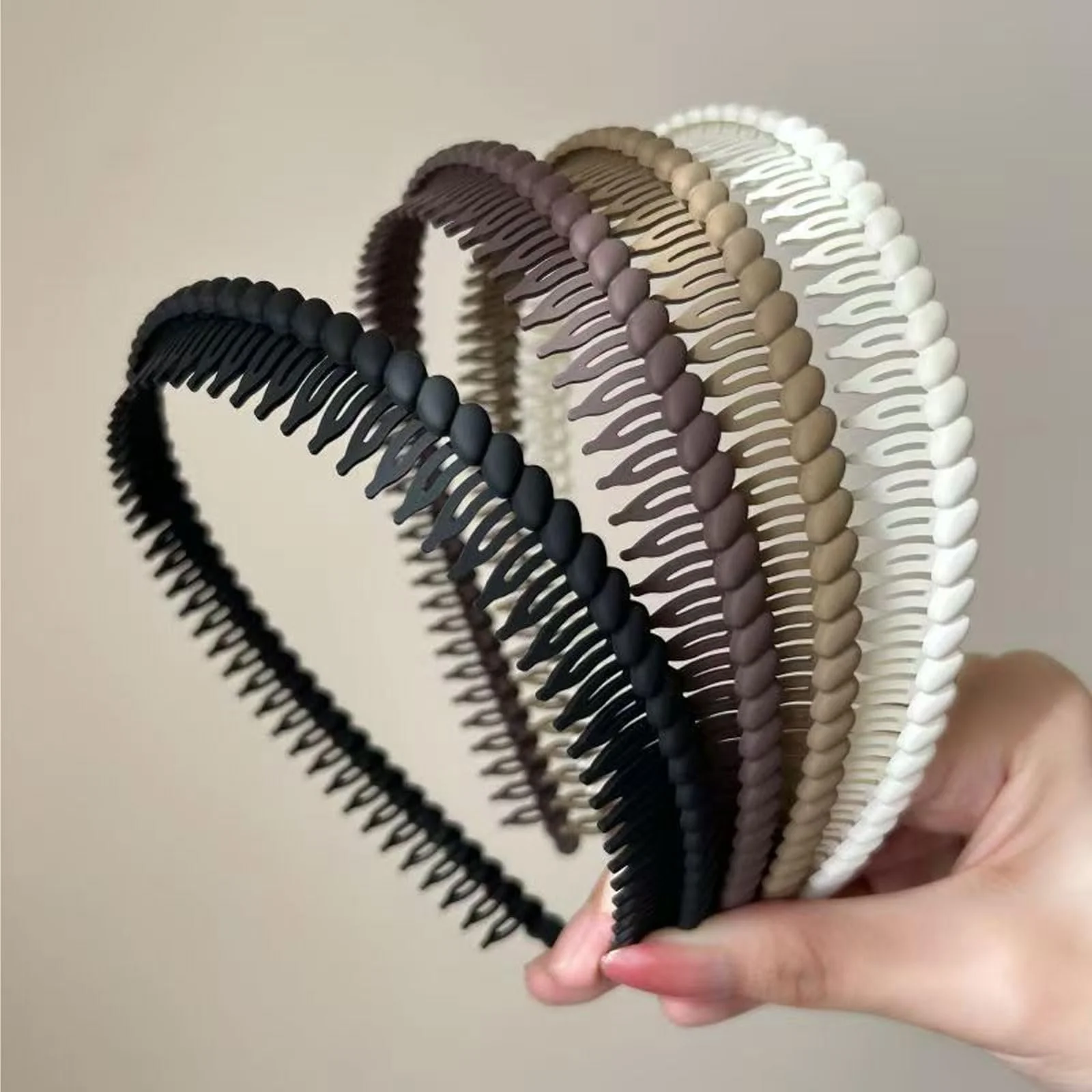 Обруч VelvetGlow з зубчиками для жінок, нековзкий, фото №1 Обруч VelvetGlow з зубчиками для жінок, нековзкий, фото №1