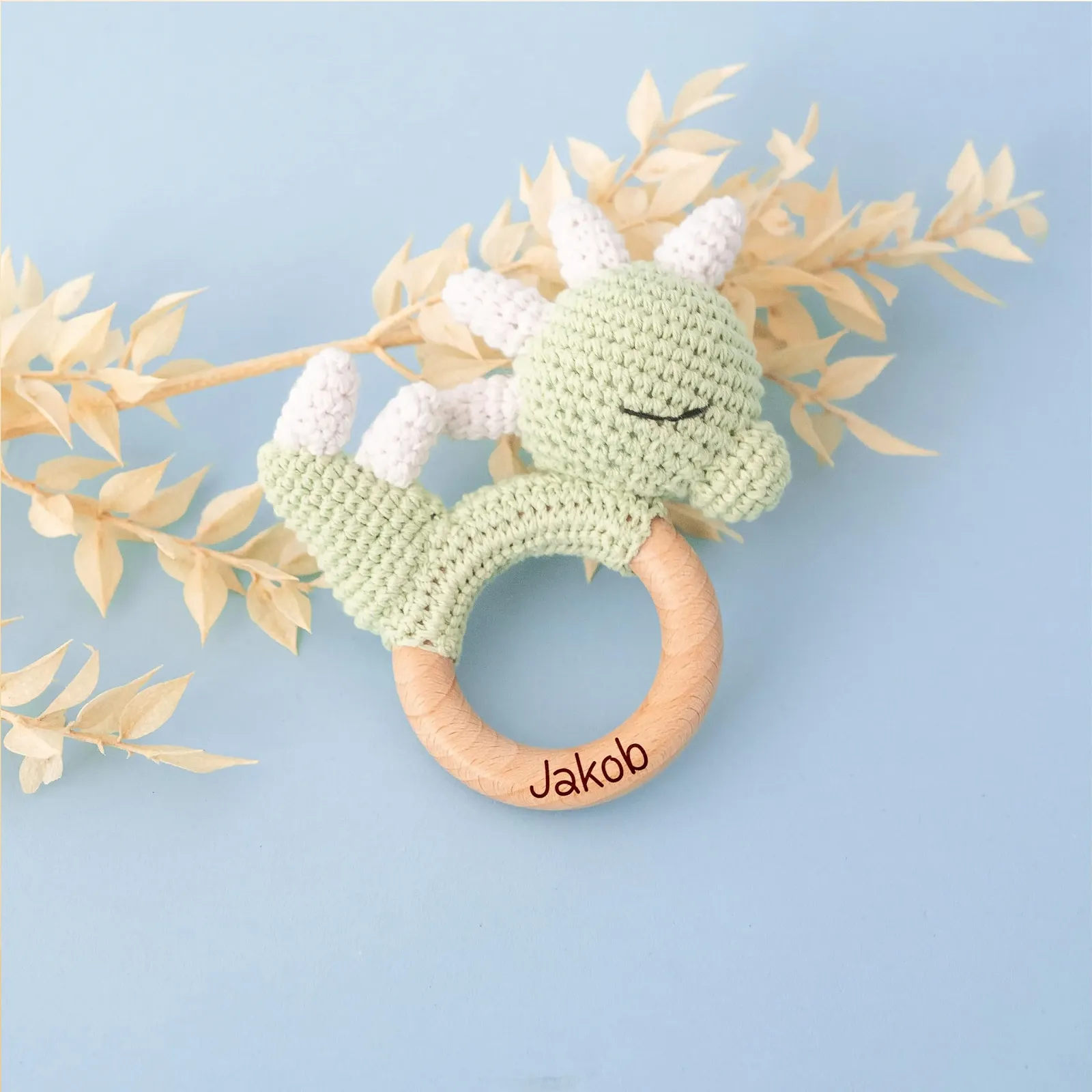 Погремушка-прорезыватель для зубов Bärenfreunde Dino Green Lying Down с именем, фото №2 Погремушка-прорезыватель для зубов Bärenfreunde Dino Green Lying Down с именем, фото №2