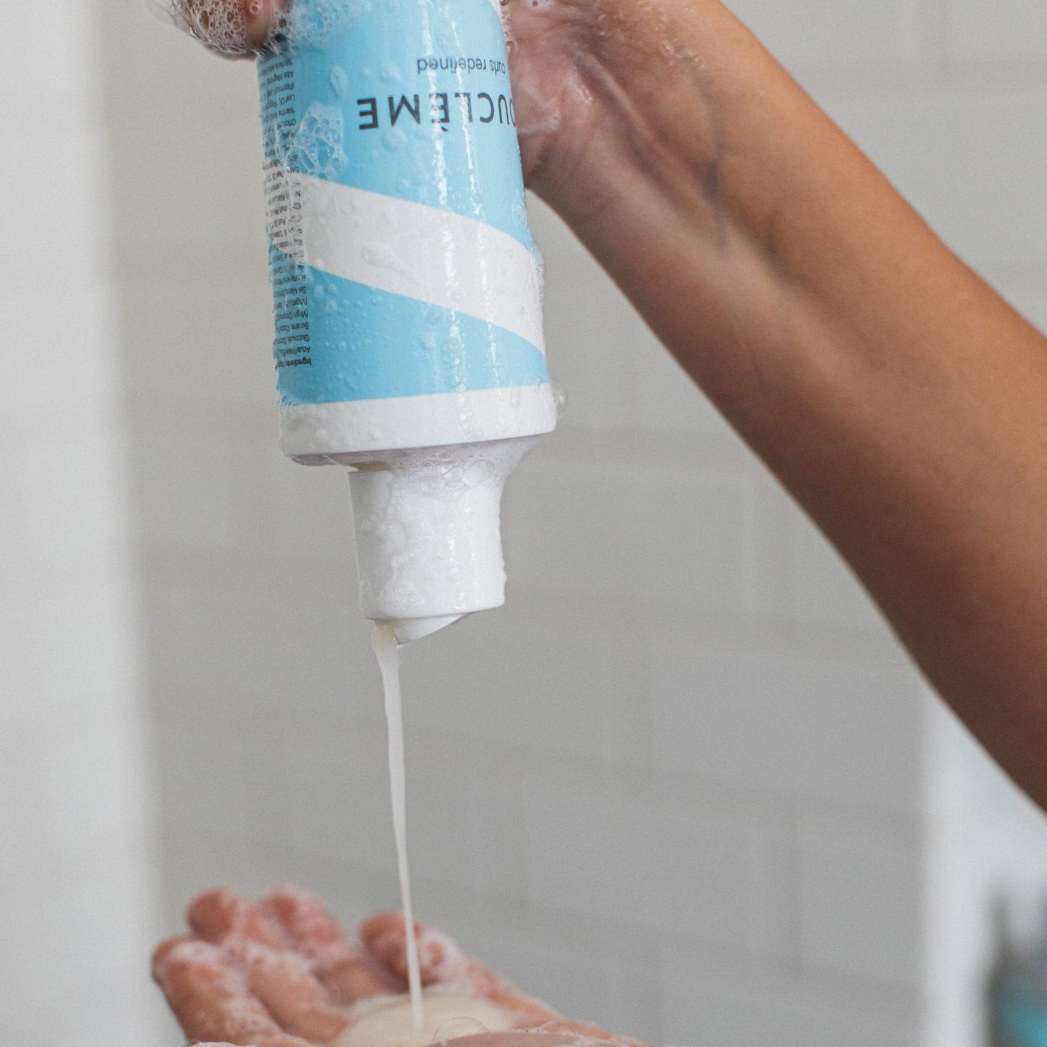 Шампунь Bouclème Hydrating Hair Cleanser для кучерявих волос, для тонких волос и жирной кожи головы 300 мл, фото №6