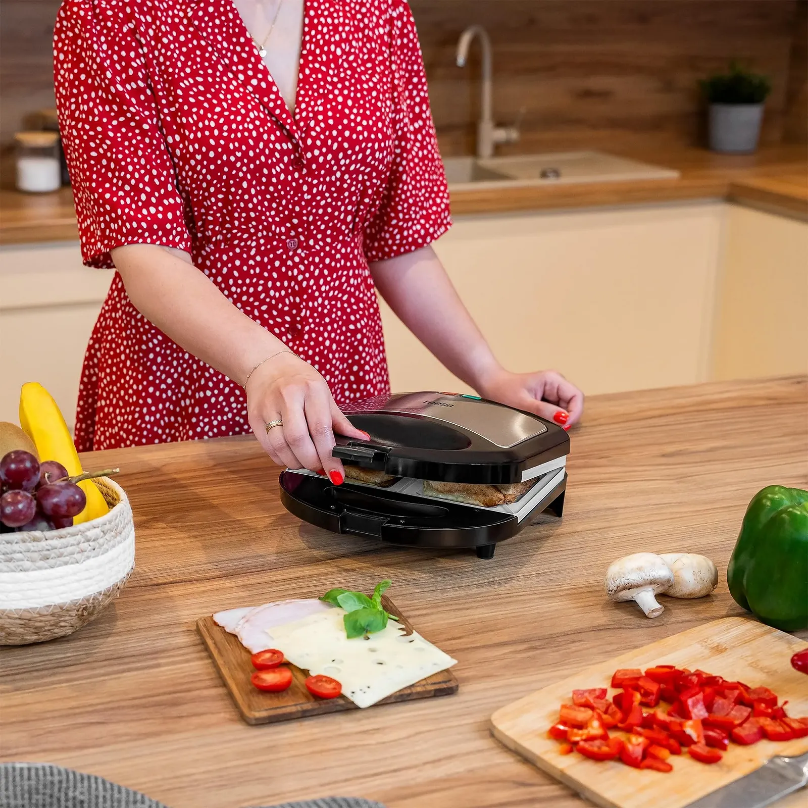 Сэндвичница TEESA TSA3222 с керамическими пластинами Серебристо-черная, фото №6