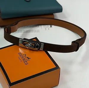 Женский ремень коричневого цвета из натуральной замши Hermes Kelly с серебряной пряжкой в коробке - Фото 1