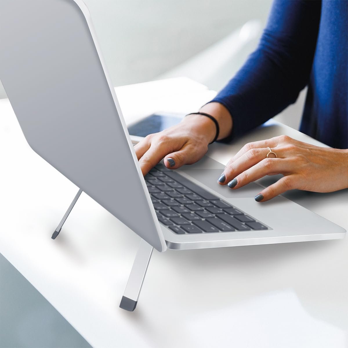 Підставка для ноутбука/планшета LogiLink AA0166 складна для 10-16" алюміній, фото №5 Підставка для ноутбука/планшета LogiLink AA0166 складна для 10-16" алюміній, фото №5