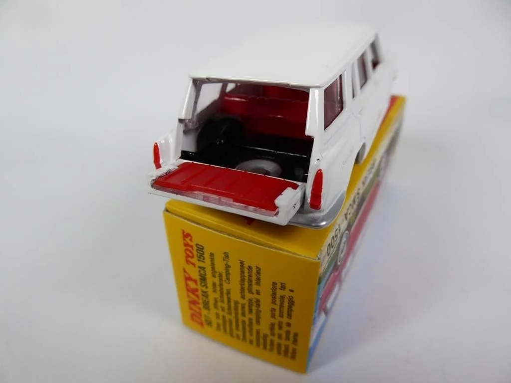 Миниатюра DeAgostini Dinky Toys Simca 1500 Break Белый + Кемпинговый стол / 507 MB414, фото №5