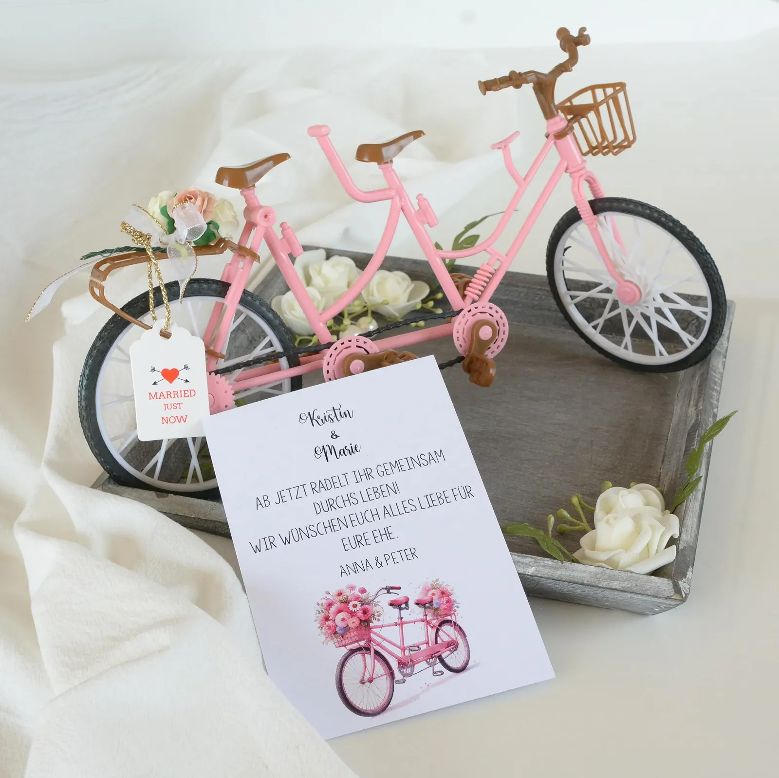 Декоративна таця Дерев'яна з білими трояндами та тандемним велосипедом, фото №1 Декоративна таця Дерев'яна з білими трояндами та тандемним велосипедом, фото №1