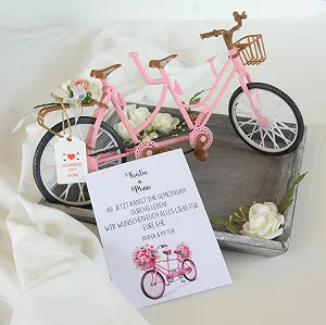 Купити Декоративна таця Дерев'яна з білими трояндами та тандемним велосипедом - Фото 1 Декоративна таця Дерев'яна з білими трояндами та тандемним велосипедом - Фото 1