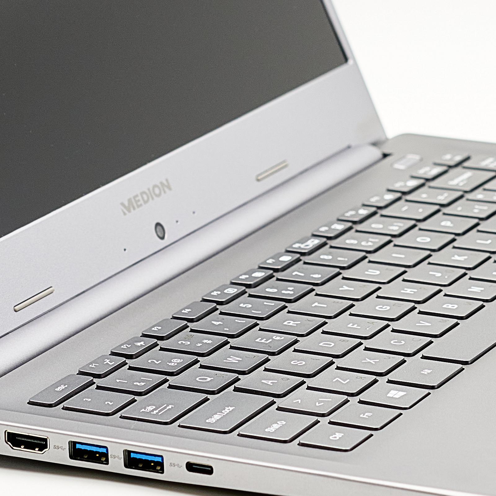 Игровой ноутбук Medion Akoya P15646 15.6" Intel Core i5 32 ГБ RAM 512 ГБ SSD Nvidia GeForce Металлический Б/У Win10, фото №1