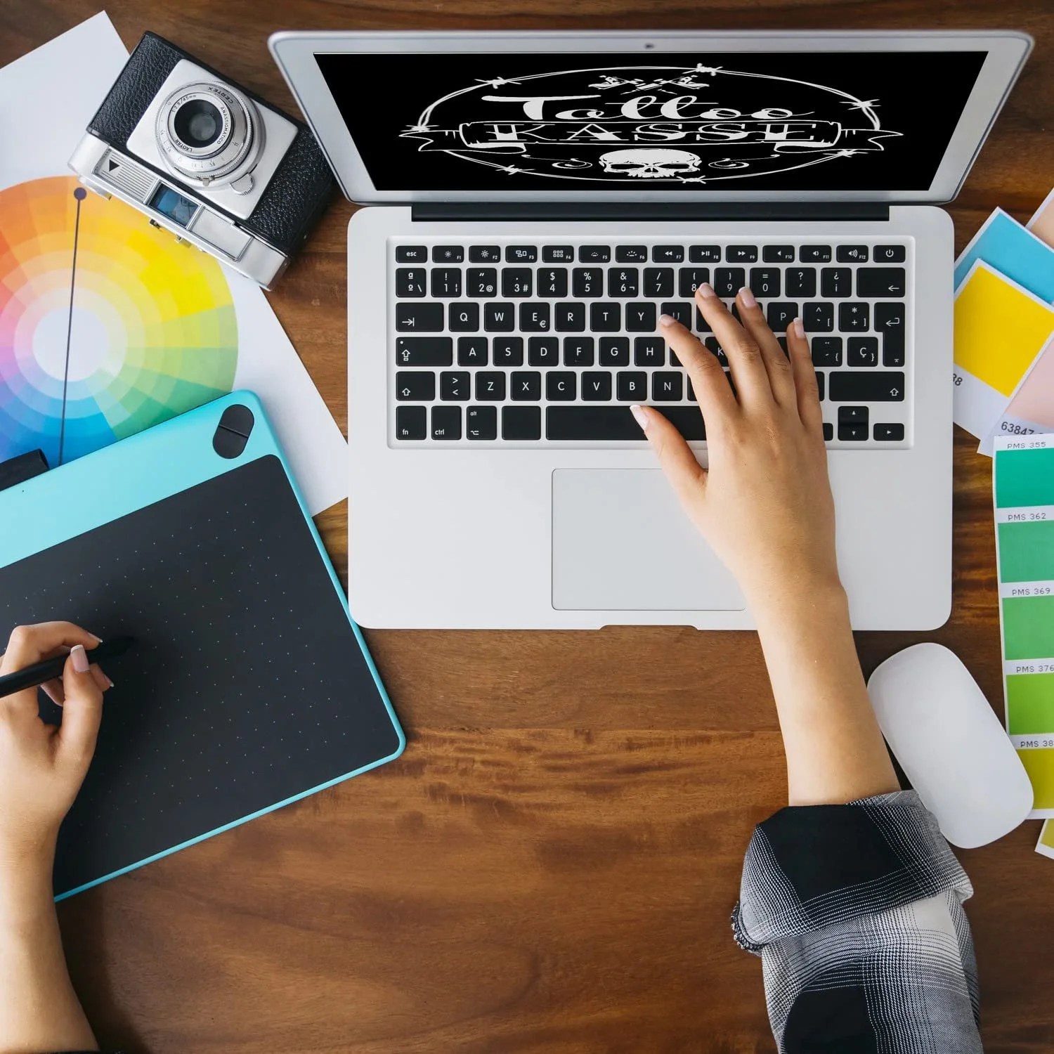 Скарбничка дерев'яна керамічна з тату-мотивами чорна Tattoo Cash, фото №8