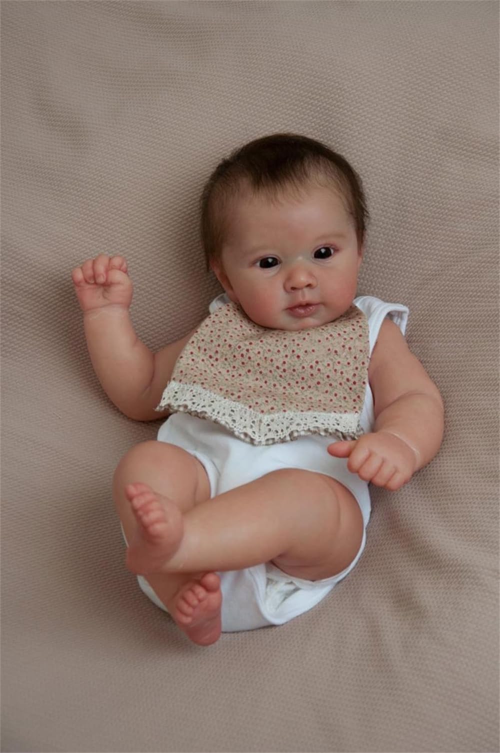 Лялька Anano Lifelike Baby 50 см Reborn Реалістична новонароджена дівчинка силіконова з нагрудником та волоссям, фото №3