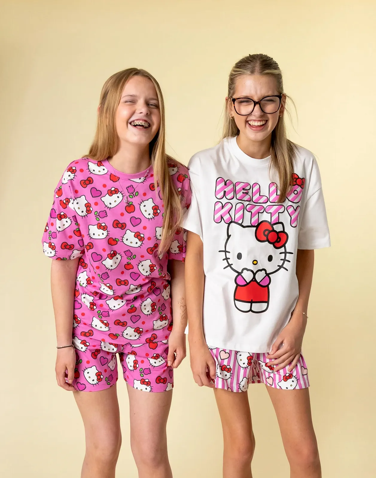 Комплект пижамный Hello Kitty Розовый с короткими рукавами и шортами | Мультипак из 2 предметов одежды для сна с сердечками и бантами | Детская одежда для дома с мультяшным принтом | Hello Kitty Merch, фото №3 Комплект пижамный Hello Kitty Розовый с короткими рукавами и шортами | Мультипак из 2 предметов одежды для сна с сердечками и бантами | Детская одежда для дома с мультяшным принтом | Hello Kitty Merch, фото №3