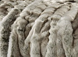 Одеяло Wohnen & Accessoires GmbH & Co. KG Premium Faux Fur Серый Волк 170 x 220 см synthetic.ua - Фото 1