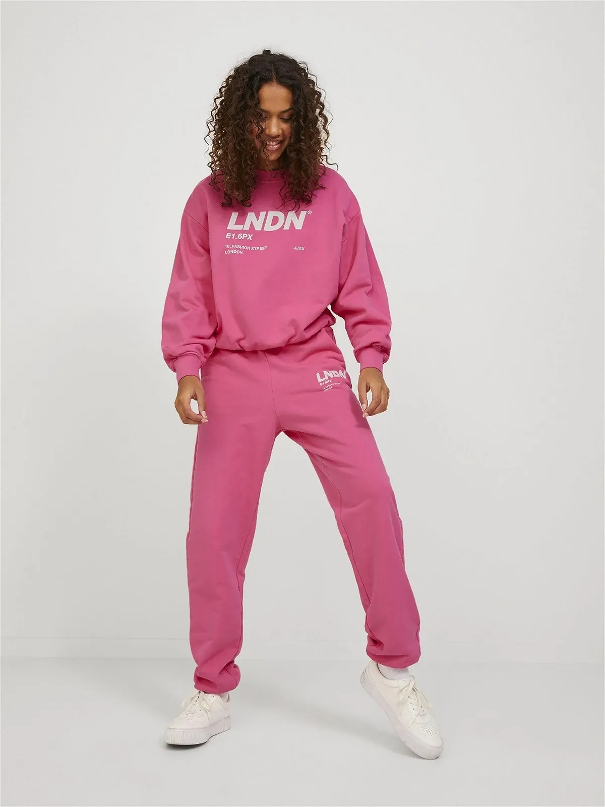 Женский Свитшот JACK & JONES Jjxx Jxbeatrice Ls Loose Vint Sweat Noos, фото №4 Женский Свитшот JACK & JONES Jjxx Jxbeatrice Ls Loose Vint Sweat Noos, фото №4