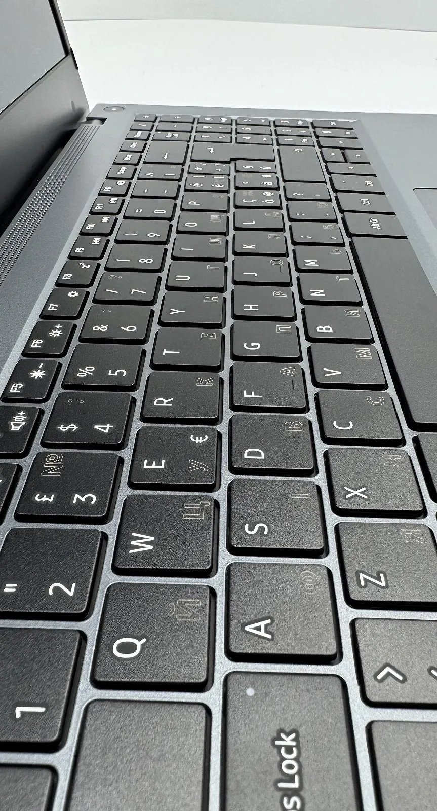 Ноутбук 15.6" Medion (Lenovo Group) Akoya E15433 | Intel Core i5-1334U | IPS (1920x1080) FullHD | RAM 16 ГБ | SSD NVME 1 ТБ | Intel Iris Xe Graphics | АКБ до10 годин | Win11 (4959), фото №3