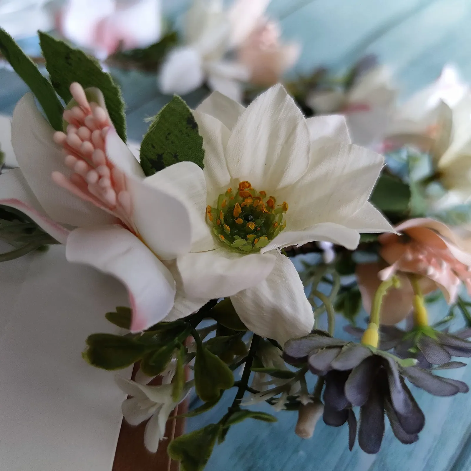 Венок из искусственных цветов, фото №6 Венок из искусственных цветов, фото №6