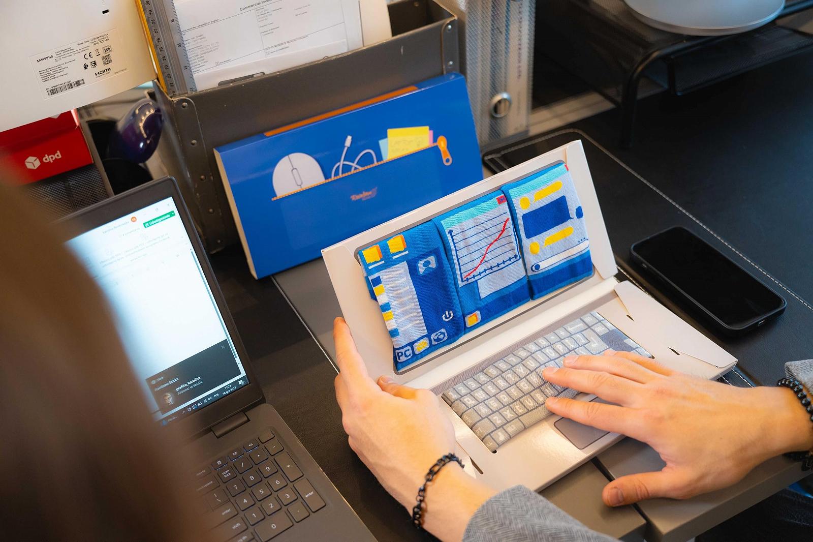 Шкарпетки Rainbow Socks Laptop Box - Жіночі Чоловічі - 2 Пари, фото №2