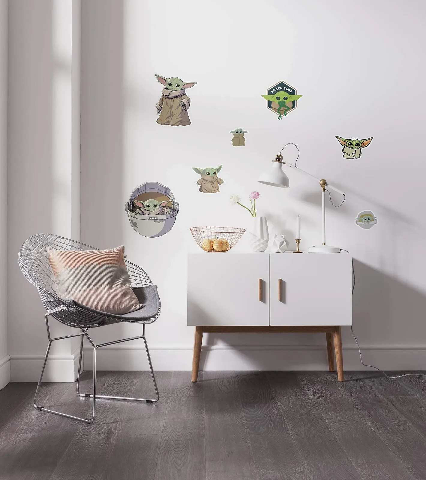 Наклейка на стену Komar Star Wars Mandalorian Baby Yoda 50 x 70 см 14060h, фото №1
