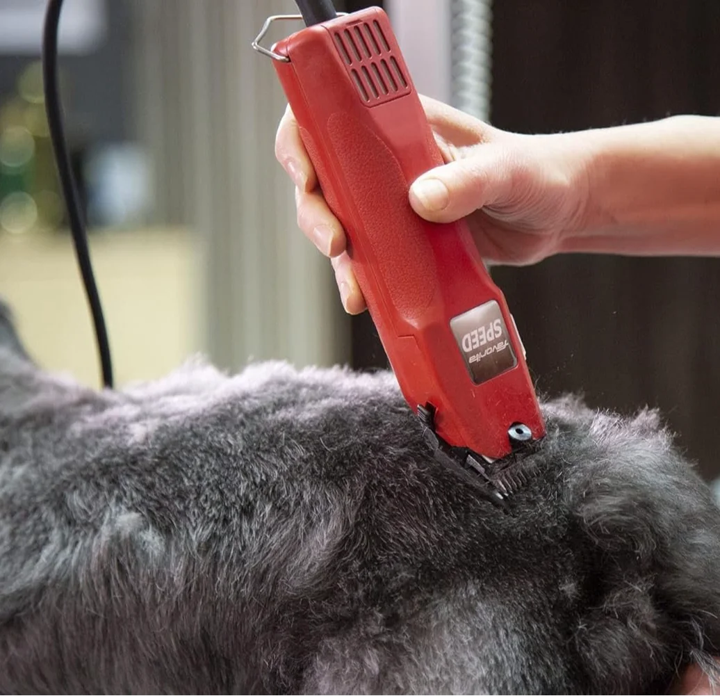 Машинка для стрижки Aesculap Favorita Speed GT114 Red, фото №3 Машинка для стрижки Aesculap Favorita Speed GT114 Red, фото №3