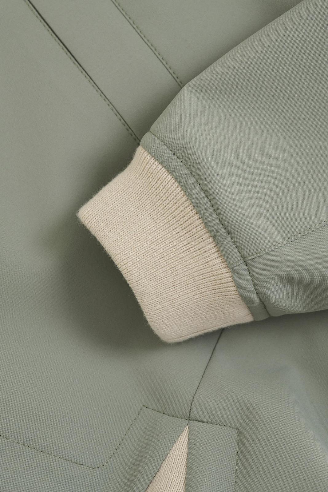 Детская куртка-ветровка для мальчиков EN FANT ENJacket со съемным капюшоном, карманами на кнопках, стандартного кроя, фото №4