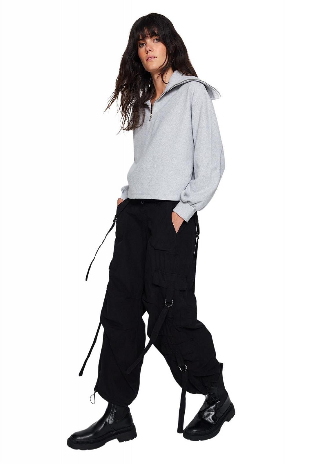 Женский свитшот прямого кроя с длинными рукавами свободного стиля TRENDYOL, фото №1 Женский свитшот прямого кроя с длинными рукавами свободного стиля TRENDYOL, фото №1